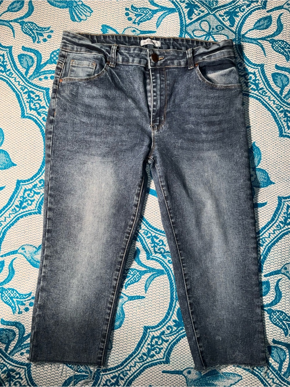 Blue Savvy Medium Wash Raw Hem Cropped Jeans Stretch Denim Size 15/32